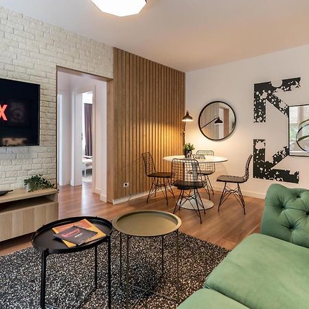 Downtown Retreat: Spacious 2-Br By Unirii Square Bucharest Exterior photo