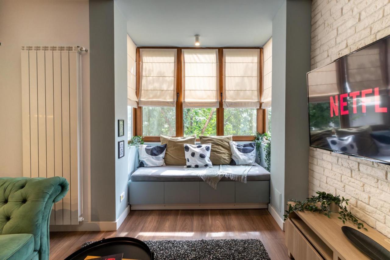 Downtown Retreat: Spacious 2-Br By Unirii Square Bucharest Exterior photo