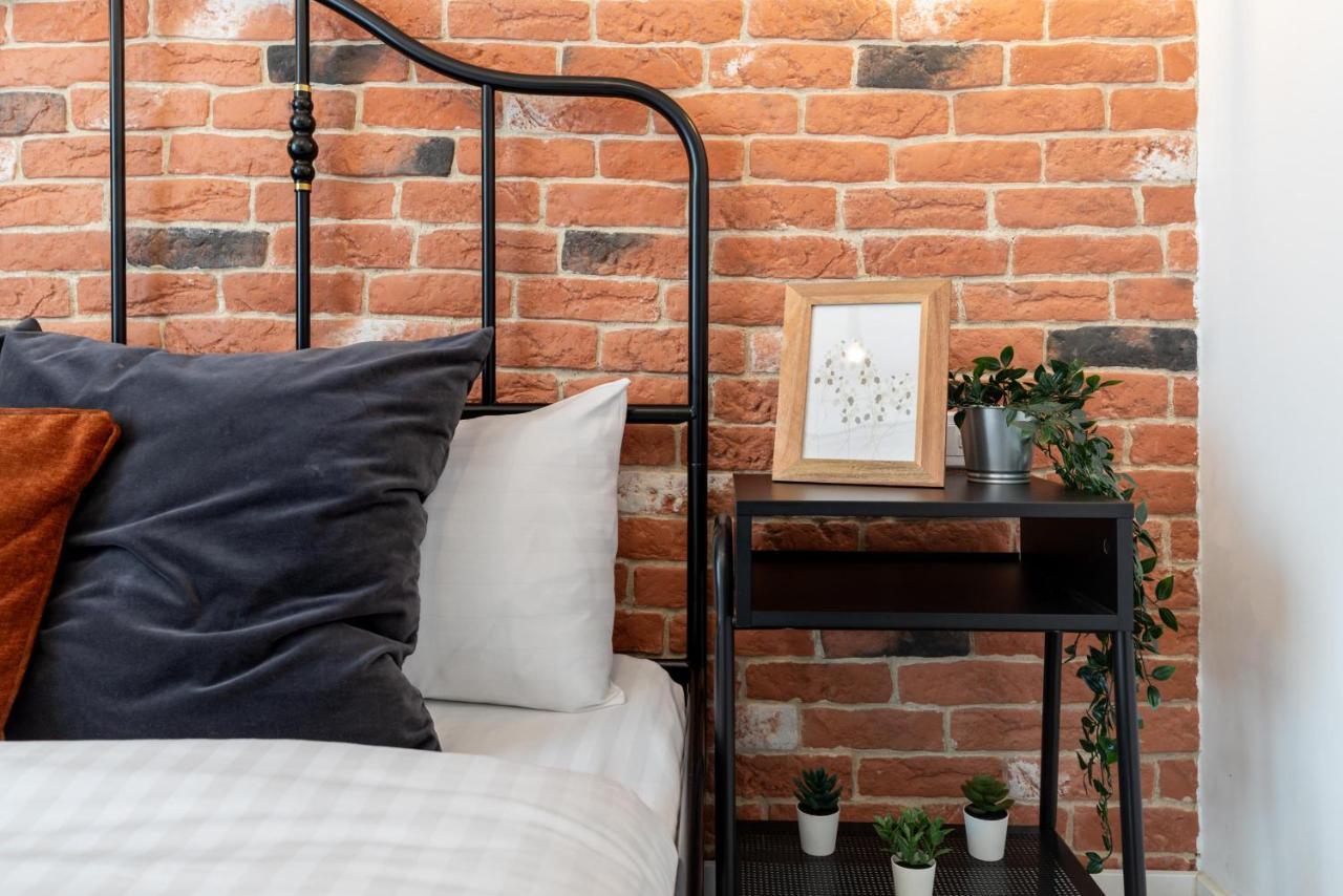 Downtown Retreat: Spacious 2-Br By Unirii Square Bucharest Exterior photo