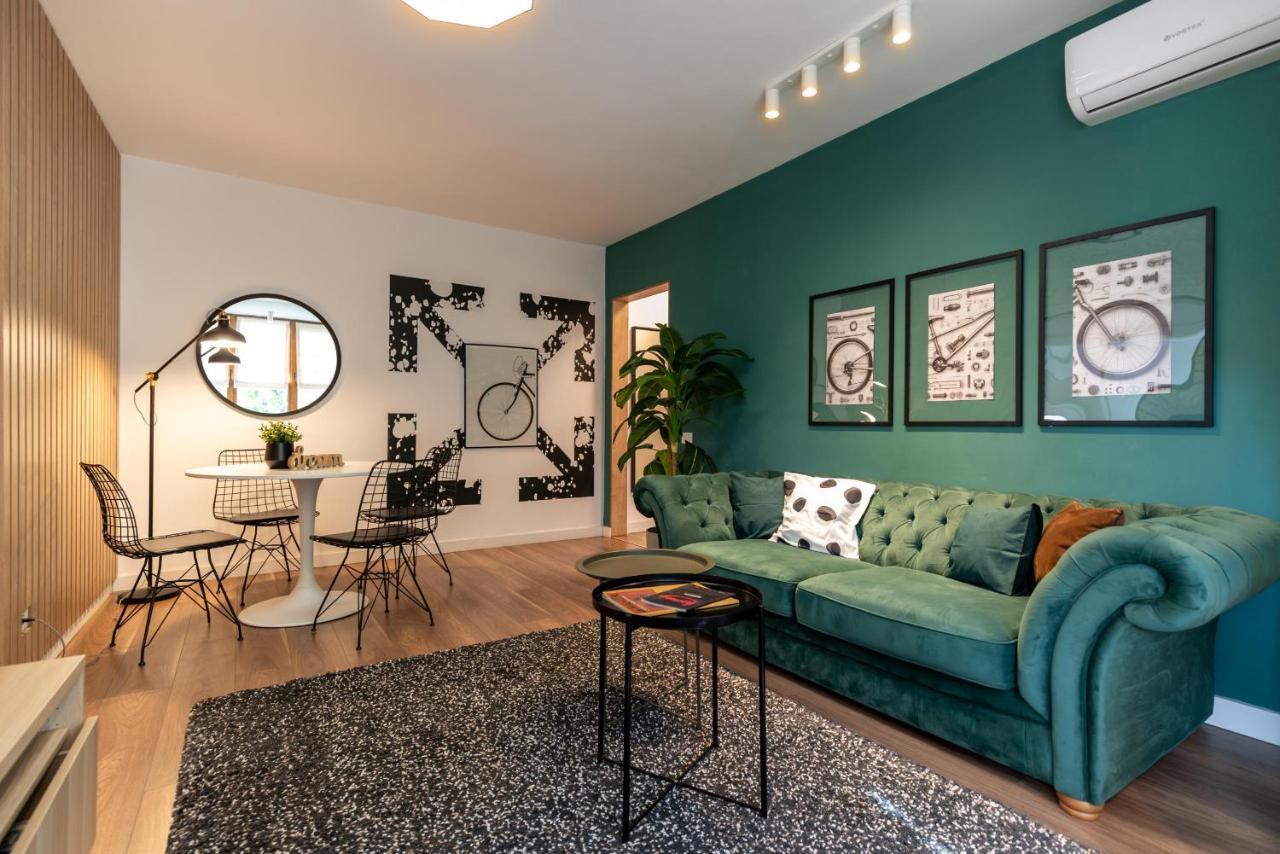 Downtown Retreat: Spacious 2-Br By Unirii Square Bucharest Exterior photo
