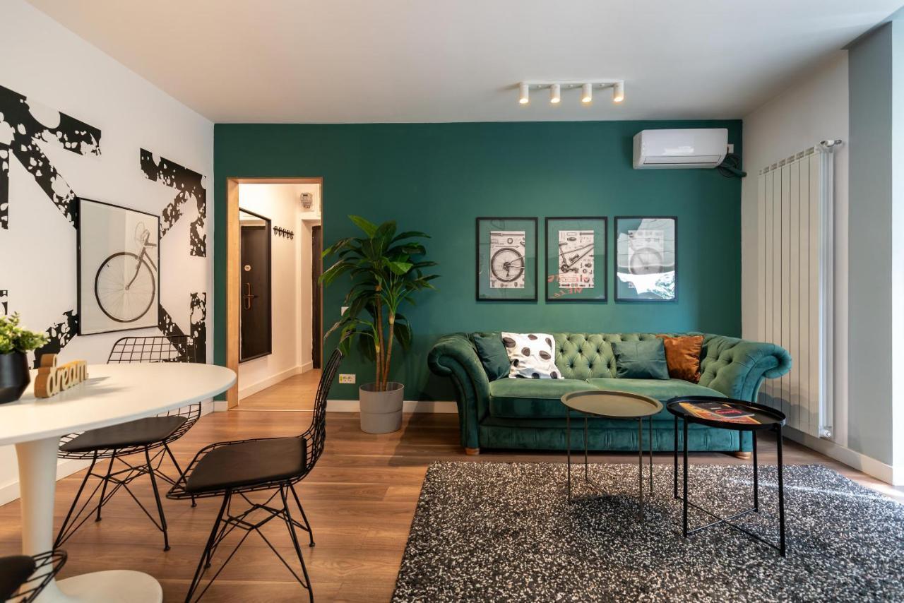 Downtown Retreat: Spacious 2-Br By Unirii Square Bucharest Exterior photo