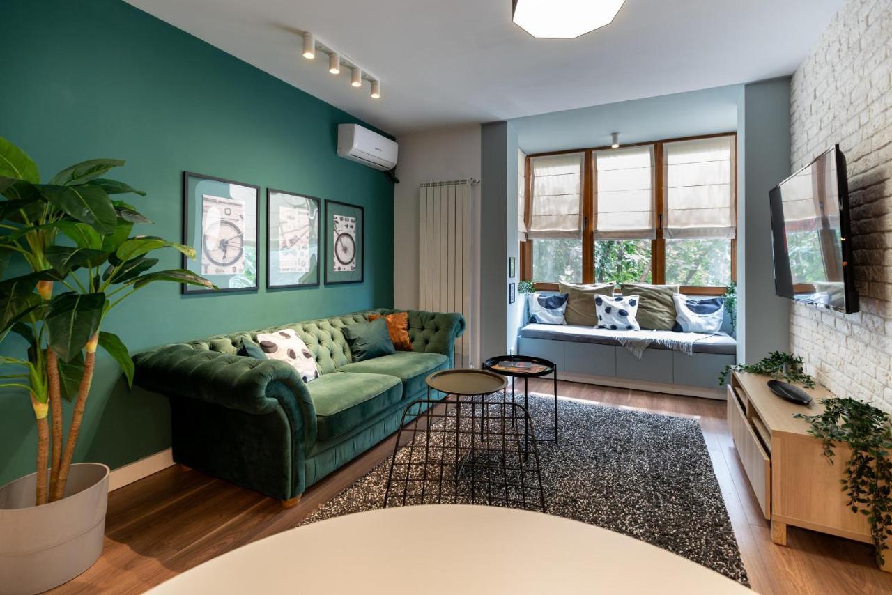 Downtown Retreat: Spacious 2-Br By Unirii Square Bucharest Exterior photo