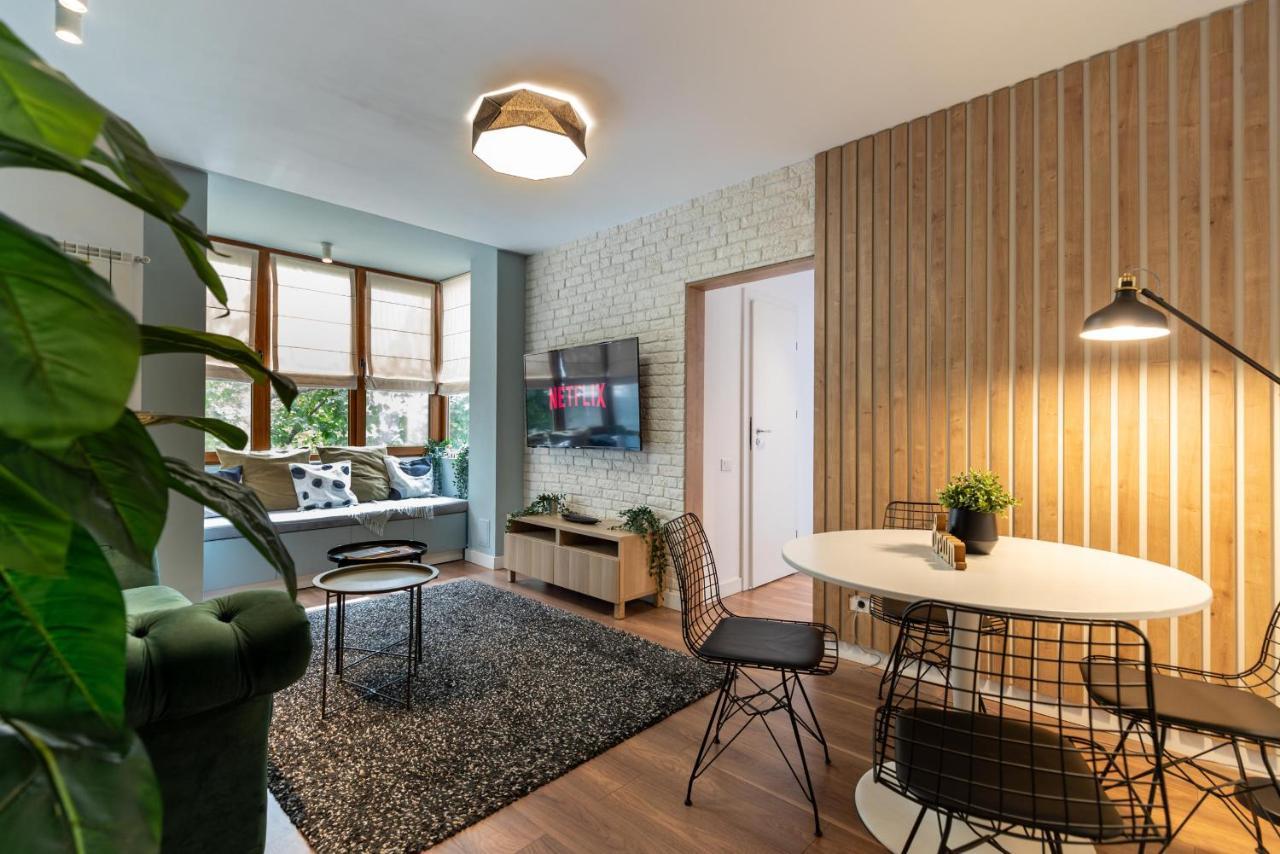 Downtown Retreat: Spacious 2-Br By Unirii Square Bucharest Exterior photo