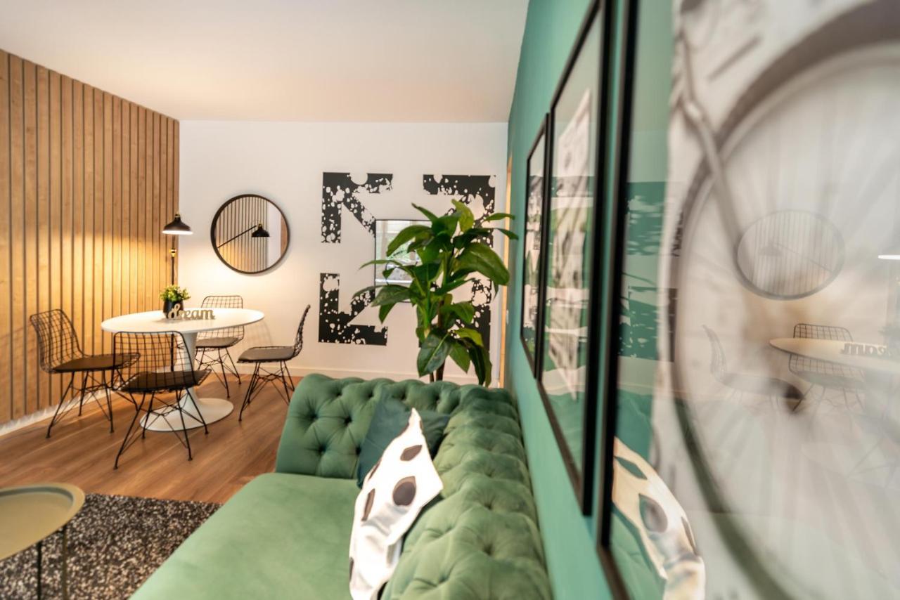 Downtown Retreat: Spacious 2-Br By Unirii Square Bucharest Exterior photo