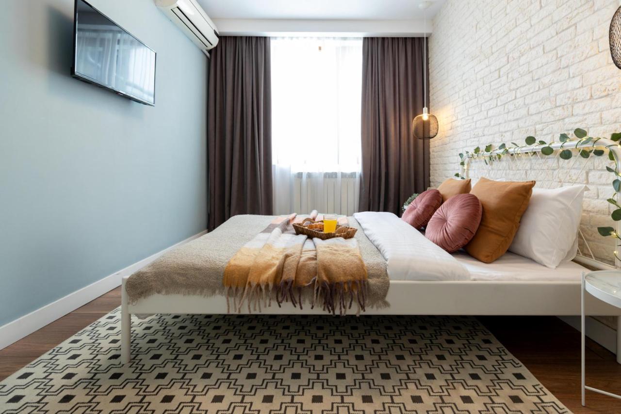 Downtown Retreat: Spacious 2-Br By Unirii Square Bucharest Exterior photo