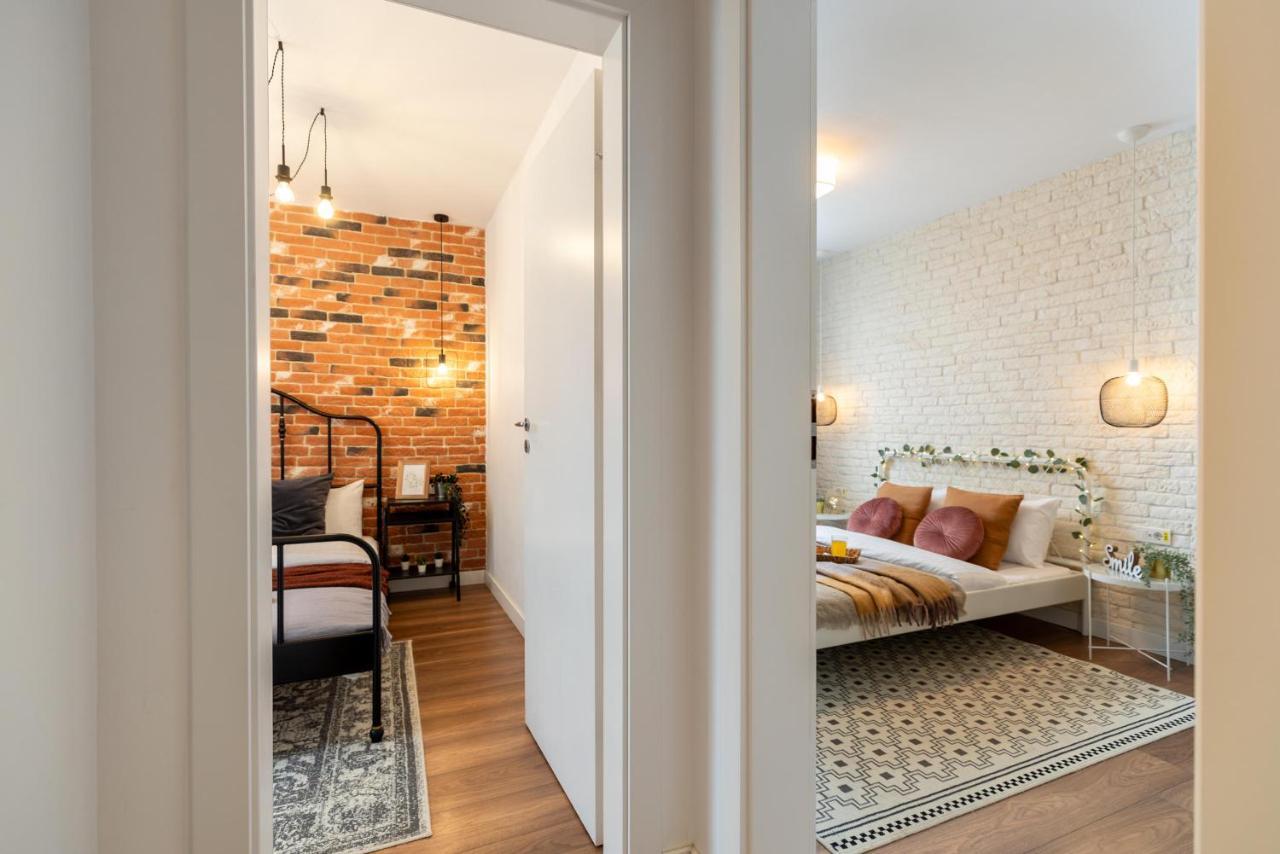 Downtown Retreat: Spacious 2-Br By Unirii Square Bucharest Exterior photo
