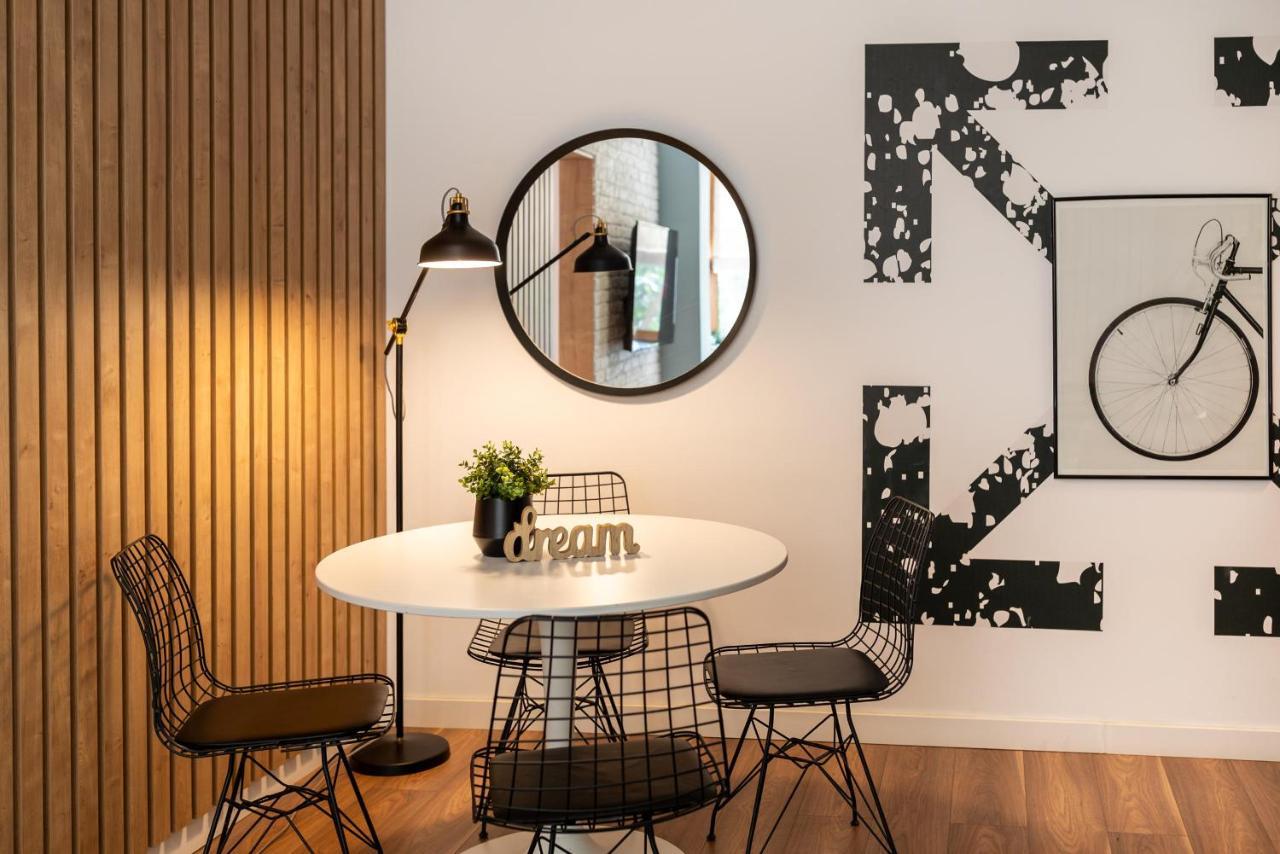 Downtown Retreat: Spacious 2-Br By Unirii Square Bucharest Exterior photo