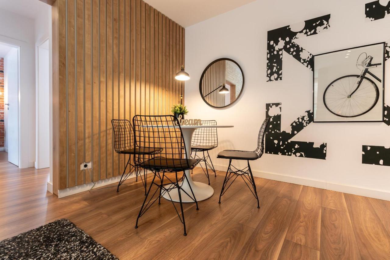 Downtown Retreat: Spacious 2-Br By Unirii Square Bucharest Exterior photo